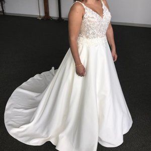 Sz 16-Mori Lee #5716 Wedding Gown FREE VEIL